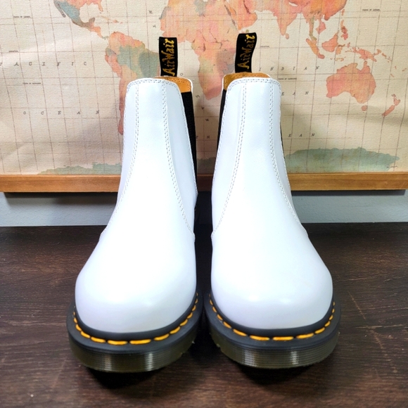 BRAND NEW Dr. Martens 2976 Chelsea Boot Women's Size 10.0 - Picture 3 of 6